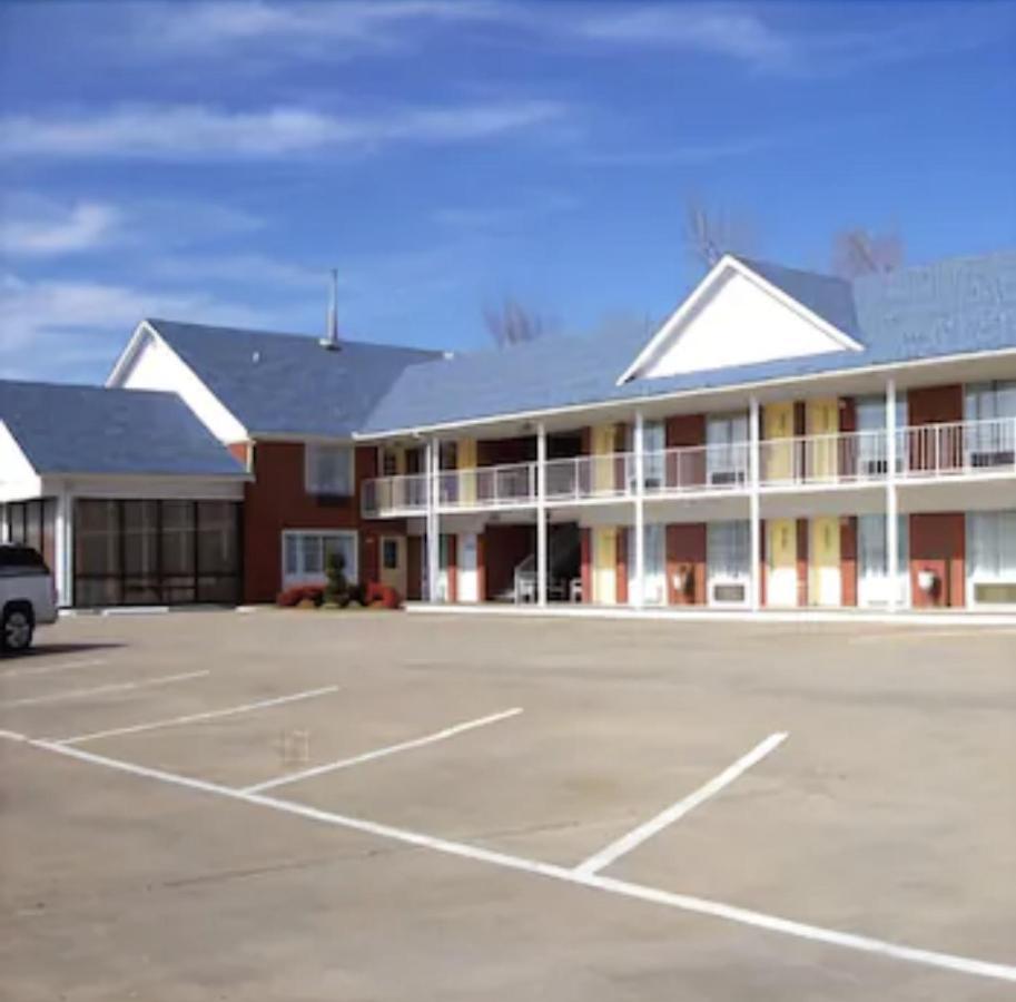 Blue Ribbon Inn And Suites Sallisaw Exterior photo